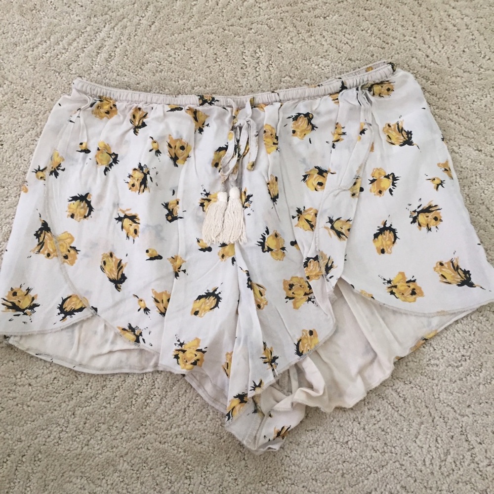 Volcom flowy shorts